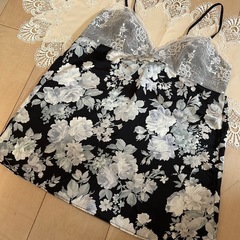 ⭐︎【美品】トリンプ黒✖️花柄キャミソールL①