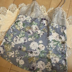 ⭐︎【美品】トリンプ　
グレー✖️花柄キャミソールL②