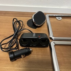 ライセンスフレーム　スマホホルダー　三連シガーソケットの画像