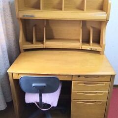 学習机LEDライト、キャビネ付き、 (Sinjirou K) 梅坪のテーブル