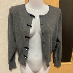 UNIVERVALMUSE グレー　カーディガン　ニットの画像