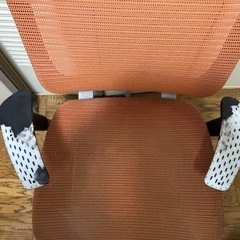 バロン　チェア　肘パットに剥がれありの画像