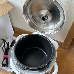 LIV CETRA LPC-T12/W 電気圧力鍋の画像
