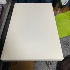 テーブル