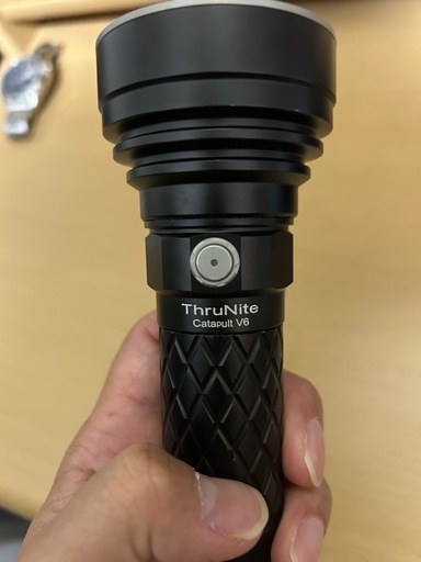 スルーナイト ThruNite Catapult V6 ミニトローラー フラッシュ
