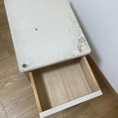 サイドテーブルの画像