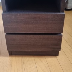 ベッドサイドテーブル