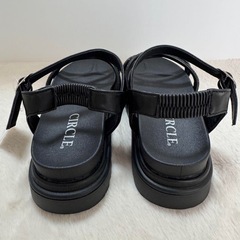 厚底サンダル フラット ラメ ビジュー 黒 M 23cmの画像
