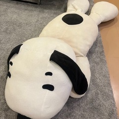 スヌーピーの大きなぬいぐるみ（布団の西川）の画像