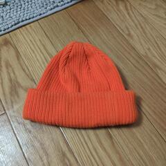 ショートビーニー　ニット帽　オレンジの画像