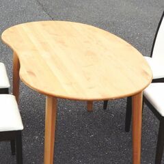 ■美品 ダイニング テーブル  ★ビーンズ型 ★白椅子 4脚セットの画像