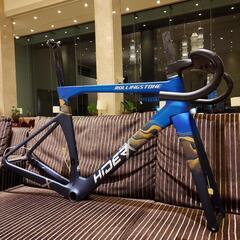 ６０万円台のUCIプロチーム機材と同じ設計　新品カーボンフレーム...