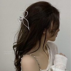 韓国 大きめリボン型ヘアクリップ　しっかり　バンスクリップ　シルバーリボンバンスクリップ 　ヘアクリップ バンスクリップ リボン　量産型 地雷 ヘアクリップの画像