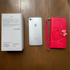 値下げします❣️無傷美品❣️iPhone 7 32GB - 新品の手帳型ケース付属品付き❣️シルバー - Simフリーの画像