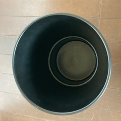 陶器製の鉢カバー黒の画像