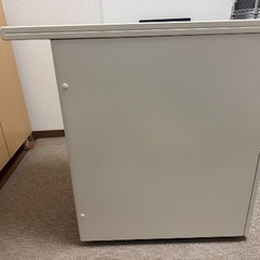 【ほぼ新品】ファイリングキャビネット２段・スチール袖机　0円です。引き取りに来てくださる方にの画像