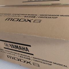 【新品未開封】YAMAHA MODX8 おまけとして新品のライブセット付：専用ソフトケース、スタンド、ペダル等の画像