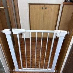 ベビーゲート（幅67〜74cm）