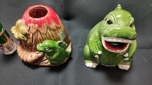 メガレア！①ゴジラ モスラ火山煙 ②ゴジラ口煙 陶器 灰皿 2個