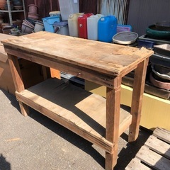 木製作業台  ちょっとボロっちいので無料❣️130cm×50cm...