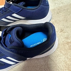 新品adidas  スニーカー子供用サイズ22㎝の画像