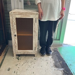 アンティーク調キャビネットの画像
