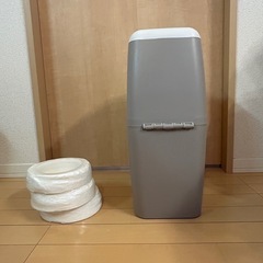 【引き取り先決定】aprica ベビーおむつ処理ポット　付　の画像