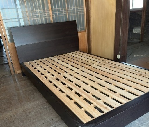 セミダブルベッドフレーム。状態良好。