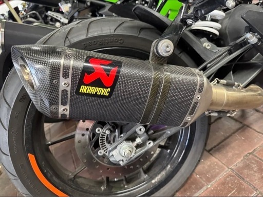 AKRAPOVIC アクラポビッチマフラー　スリップオンライン