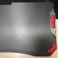 ニトリ ゲーミングデスク ブラック✕レッドの画像