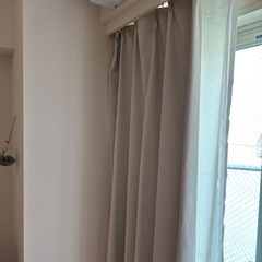 【値下中⭐️】アイボリー色のカーテンとレースのセットの画像