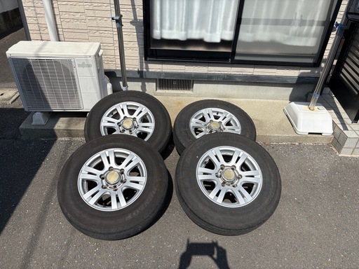 ノーマルタイヤ4本  200系ハイエース ダンロップ