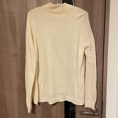 UNIQLO ハイネックセーター　オフホワイトの画像