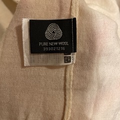 UNIQLO ハイネックセーター　オフホワイトの画像