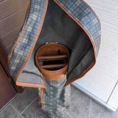 クラシックなゴルフバックの画像