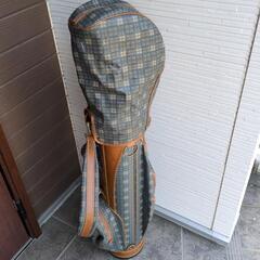 クラシックなゴルフバックの画像