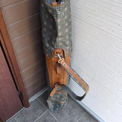 クラシックなゴルフバックの画像