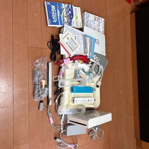 Wii本体 リモコン4本 Wiifitボード譲ります(^^)