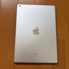 iPad(第9世代)wifiモデル64GB USBC-ライトニングケーブル2本  の画像