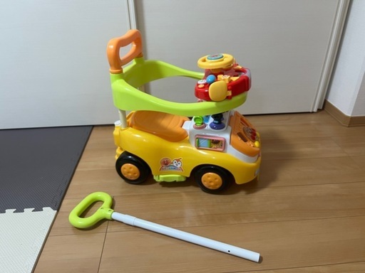 美品】アンパンマン よくばりビジーカーDX 乗用玩具 足蹴り
