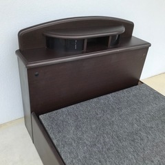 ベッドフレームの画像