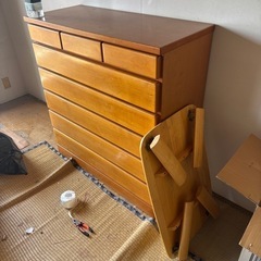 タンスとテーブル
