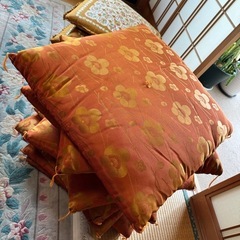 美品　座布団