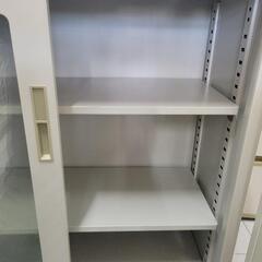 【事務用品】ナイキ 引違い書庫 ガラス戸

　中古　リサイクルショップ宮崎屋住吉店25.4 27の画像