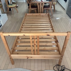IKEAのシングルベッド
