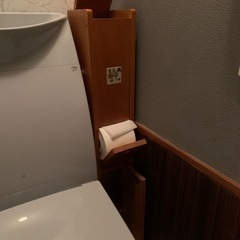 トイレットペーパー入れ　ブラウンの画像