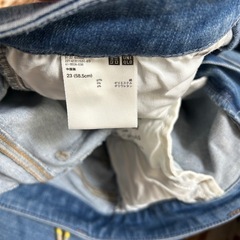 UNIQLO JEANS  スキニー　58.5センチの画像