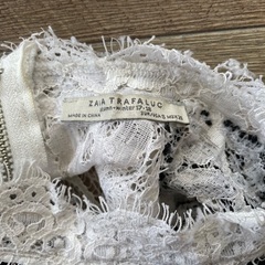 【ZARA】レース刺繍　ノースリーブベストの画像