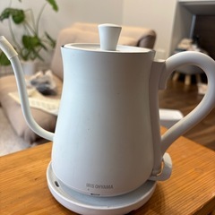 電気ケトル(★アイリスオーヤマ製・0.6L)/細口ノズルでコーヒー好きにオススメの画像