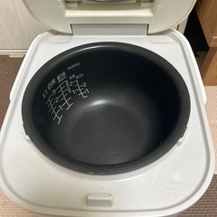 炊飯器(3合炊き）の画像